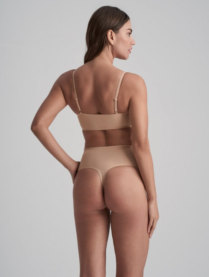 Lengvos kompresijos besiūlės formuojančios tanga kelnaitės INVISIBLE THONG NUDE
