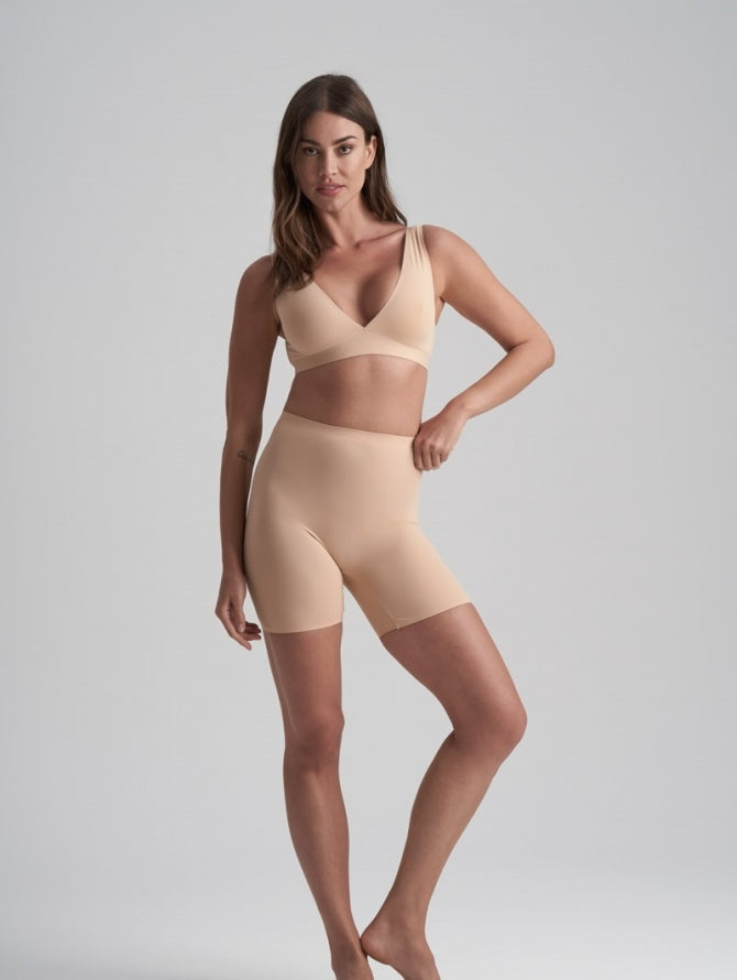 Lengvos kompresijos besiūliai formuojantys šortukai INVISIBLE SHORT NUDE