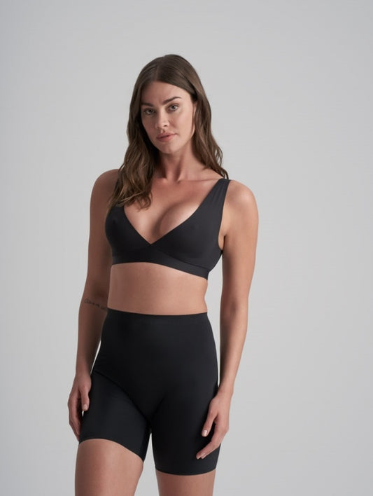 Lengvos kompresijos besiūliai formuojantys šortukai INVISIBLE SHORT BLACK