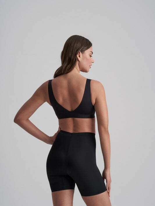 Lengvos kompresijos besiūliai formuojantys šortukai INVISIBLE SHORT BLACK