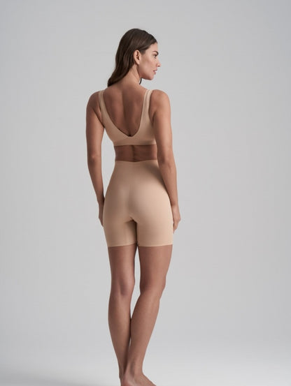 Lengvos kompresijos besiūliai formuojantys šortukai INVISIBLE SHORT NUDE