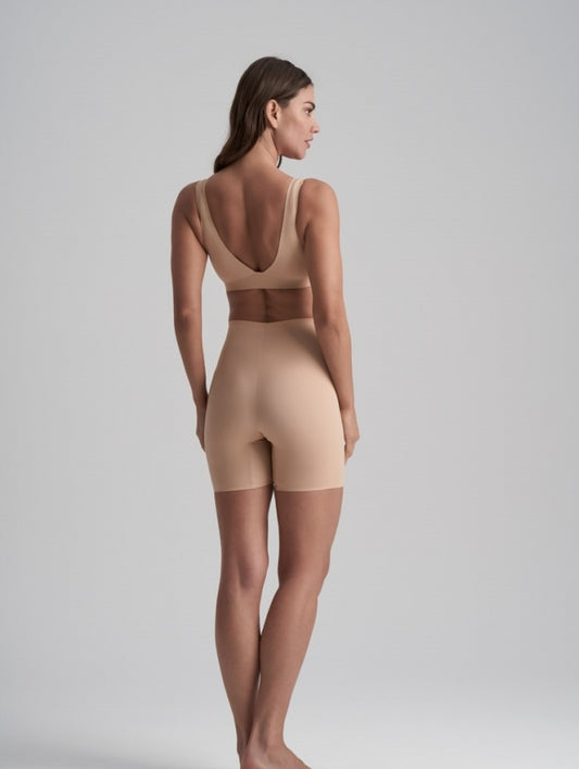 Lengvos kompresijos besiūliai formuojantys šortukai INVISIBLE SHORT NUDE